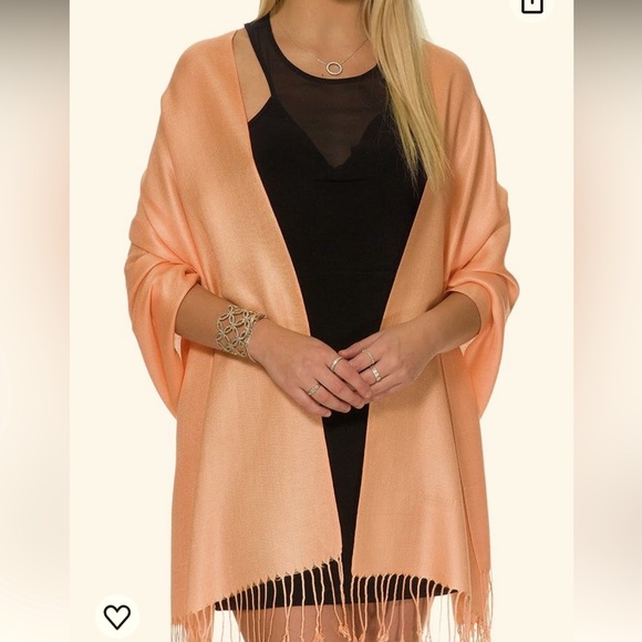 Peach shawl, never worn - Picture 1 of 2